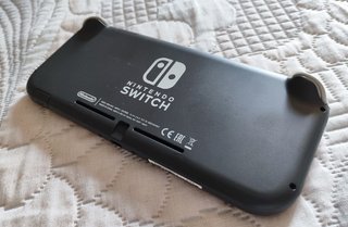 Nintendo Switch Lite e Pokemon Spada