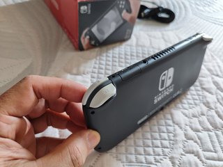 Nintendo Switch Lite e Pokemon Spada