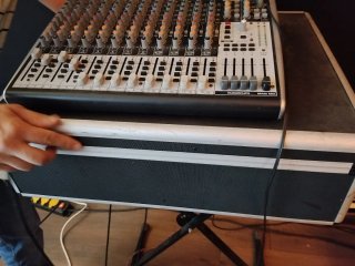 Mesa de mezclas Behringer Xenyx X2442USB