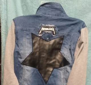 Chaqueta vaquera con mangas de punto