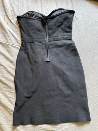 Abito corto nero con pizzo