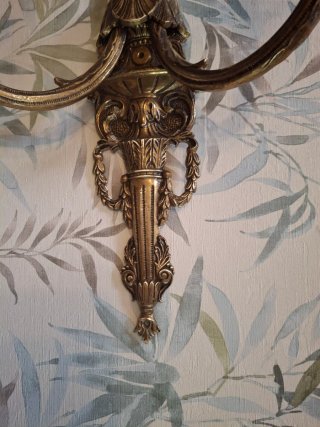 Aplique de bronce con figura