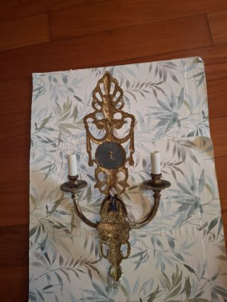 Aplique de bronce con figura