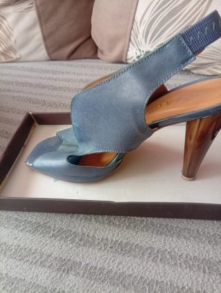 Zapatos de tacón piel azul