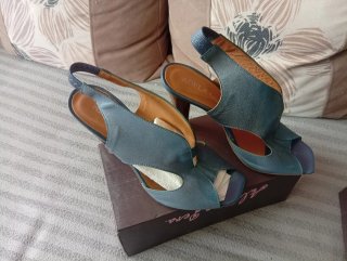 Zapatos de tacón piel azul