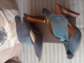 Zapatos de tacón piel azul
