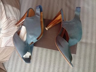 Zapatos de tacón piel azul