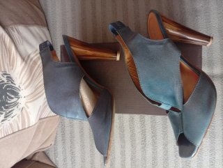 Zapatos de tacón piel azul