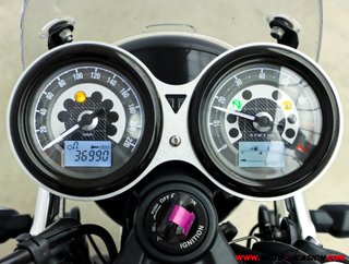 TRIUMPH SPEED TWIN 1200