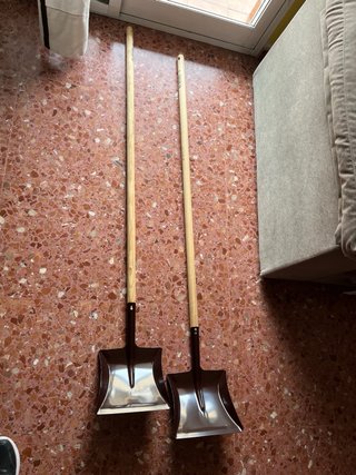 Botas, palas y rastrillos