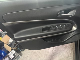 Jeep Avenger 2025 summit