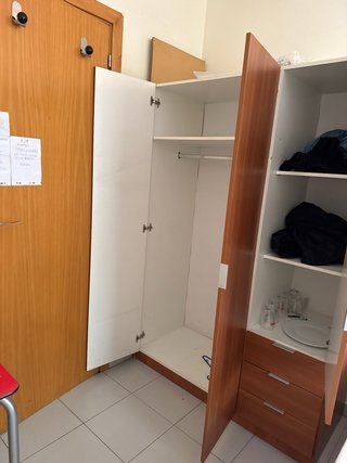 Se alquila habitación, Avenida Sant Narcis 106