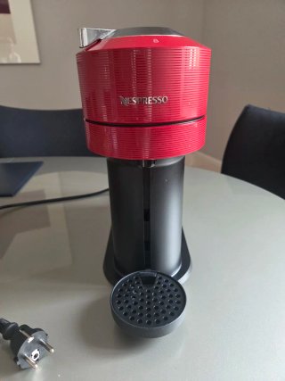 Cafetera Nespresso Vertuo Next Roja