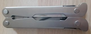 Navaja Multiusos con Accesorios
