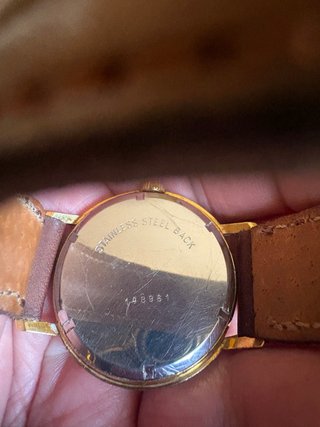 Reloj LIP dorado con fecha