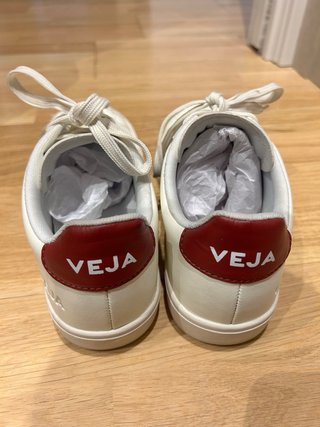 Zapatillas Veja Blancas y Burdeos talla 38