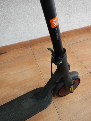 Patinete Eléctrico Negro Con papeles