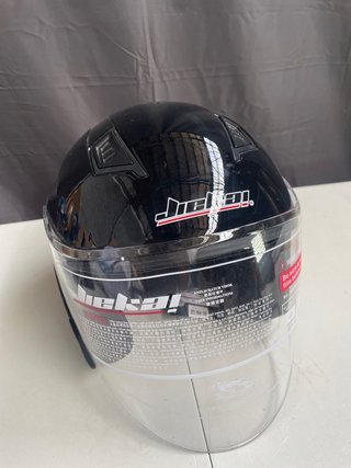 Casco de moto negro
