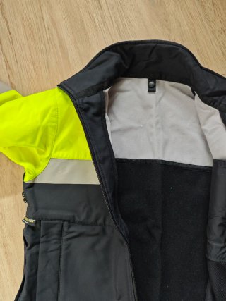 Chaqueta Softshell Gore-Tex Negra y Amarilla