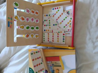 Juego de lógica Montessori colores y animales.