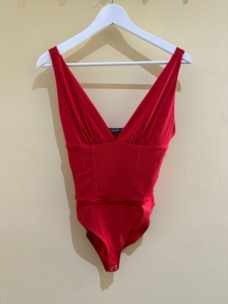 Body rojo escote pronunciado
