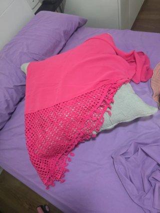 Pareo Fuxia con Detalles de Encaje