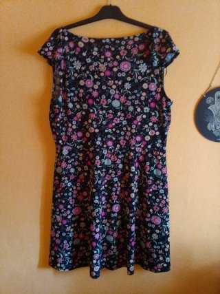 Vestido Springfield floral talla XL
