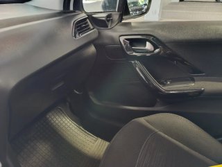 Peugeot 208 gasolina  1.2 pure. Peugeot 208 2018