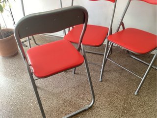Sillas plegables metálicas rojas