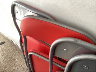 Sillas plegables metálicas rojas