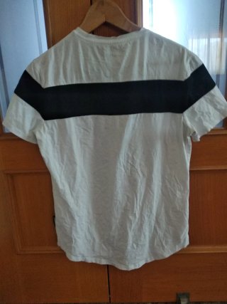 Camiseta blanca y negra talla S