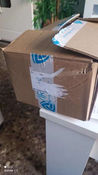 Caja con troncos de madera