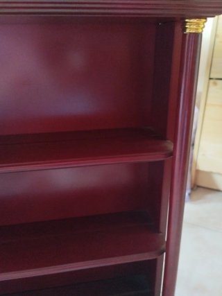 Estantería de madera con detalles dorados alto 55