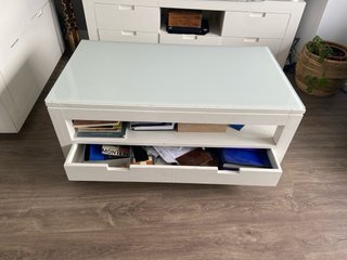 Mesa de centro elevable con almacenaje