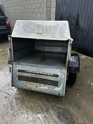 Remolque Urbeni con tapa