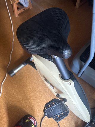 Bicicleta Estática Deportiva Beige y Gris
