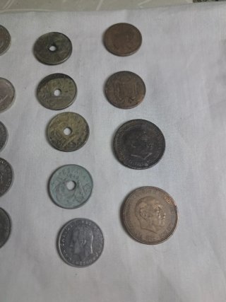 Lote de monedas antiguas: céntimos y pesetas