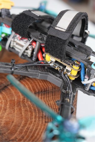 Dron FPV Freestyle Axis Manta 5" 6S (Caddx Vista)