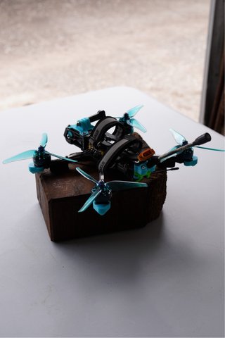Dron FPV Freestyle Axis Manta 5" 6S (Caddx Vista)