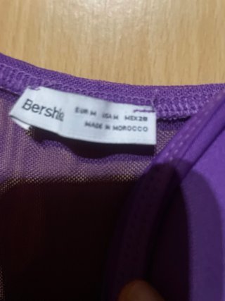 Vestido morado con transparencias