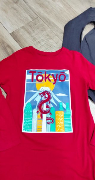 Maglietta a maniche lunghe Tokyo e Game On.