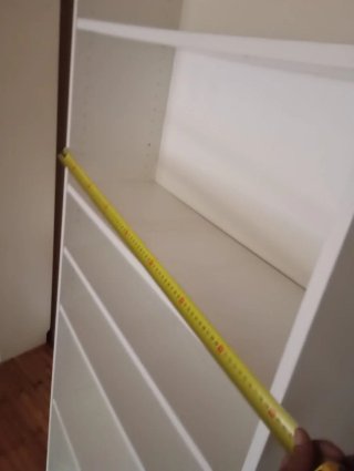 Estanterías blancas de madera