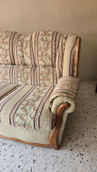 Sofá, 2 sillones y mesa de centro