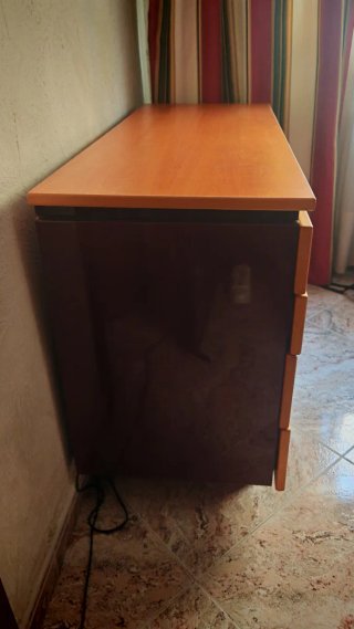Cómoda de madera  de peral, con joyero oculto