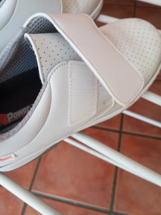 Zapatos de trabajo blancos