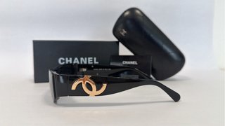 Gafas de sol Chanel negras y grises