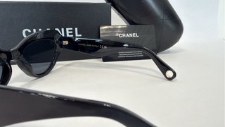 Gafas de sol Chanel negras y grises