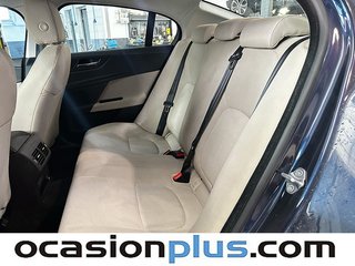 Jaguar XE 2.0 Diesel Pure RWD Auto 132 kW (180 CV)