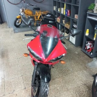 Yamaha R6 Sportbike Roja y Negra