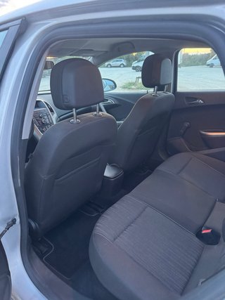 Opel Astra 2012